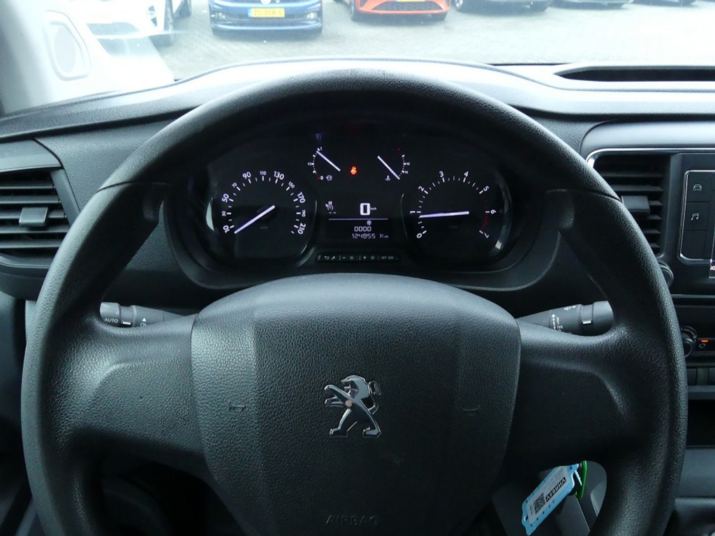 48851576-14.jpg