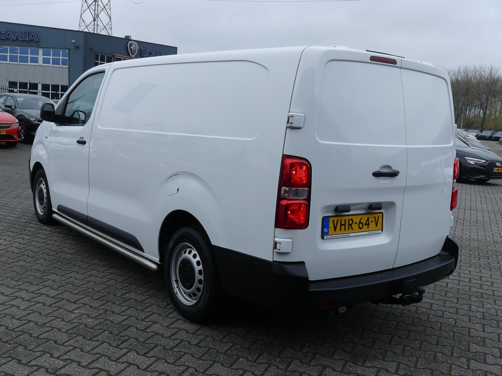48851576-3.jpg