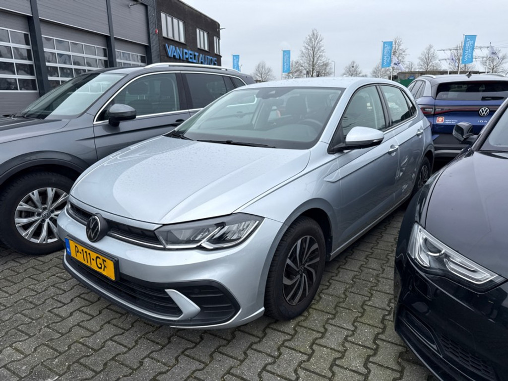 52033648