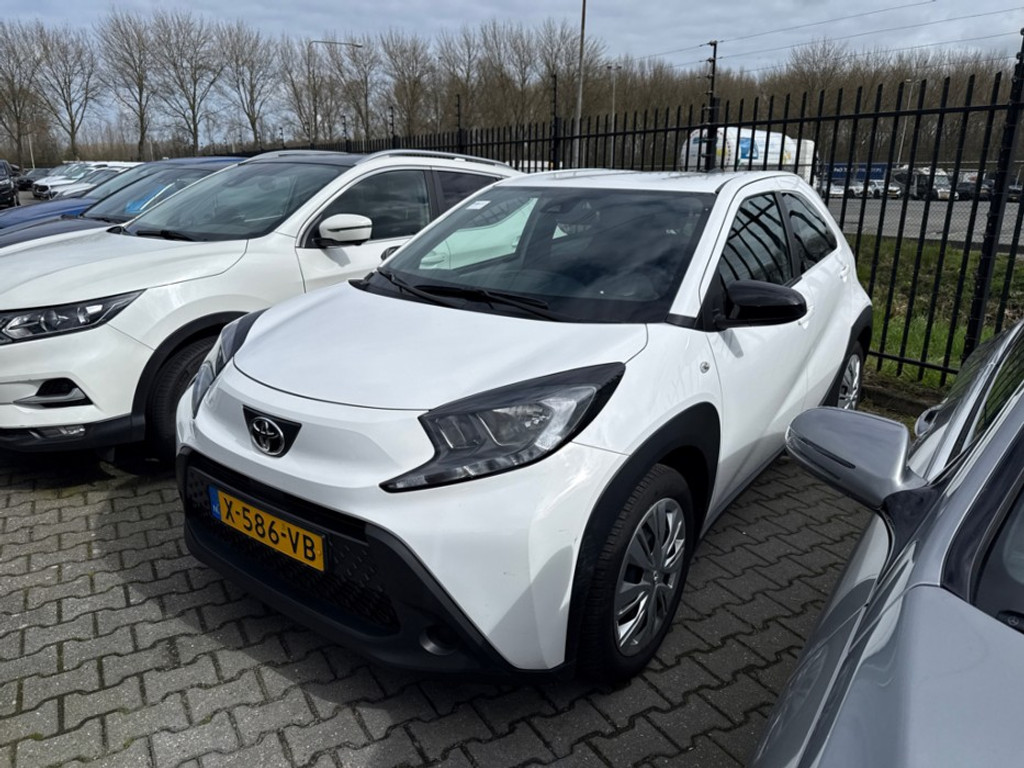 52403079