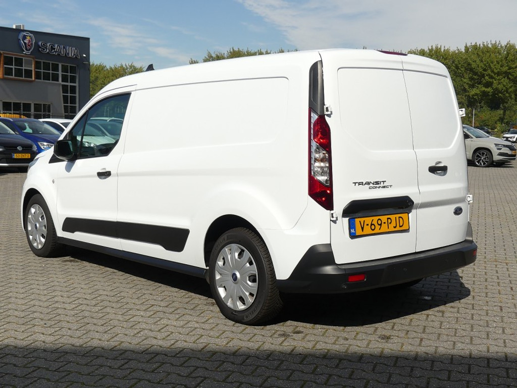 52843557-2.jpg