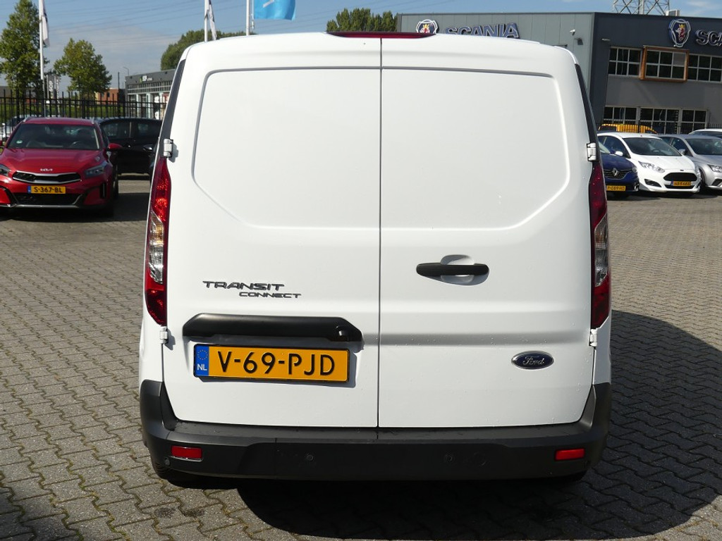 52843557-3.jpg