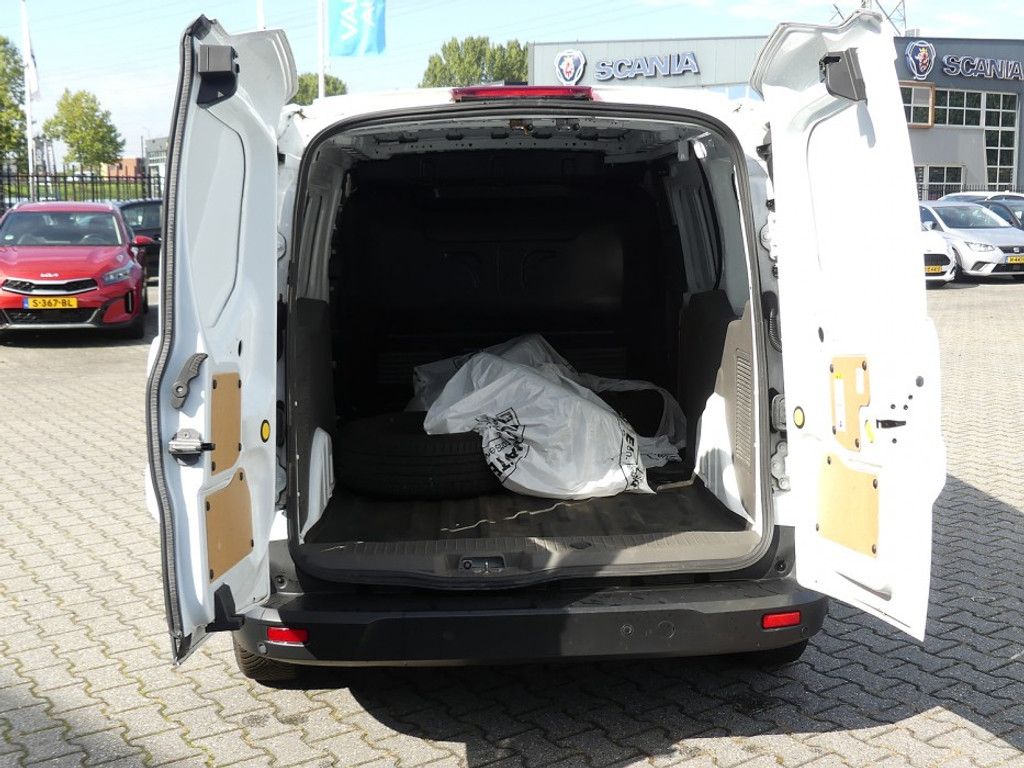 52843557-4.jpg