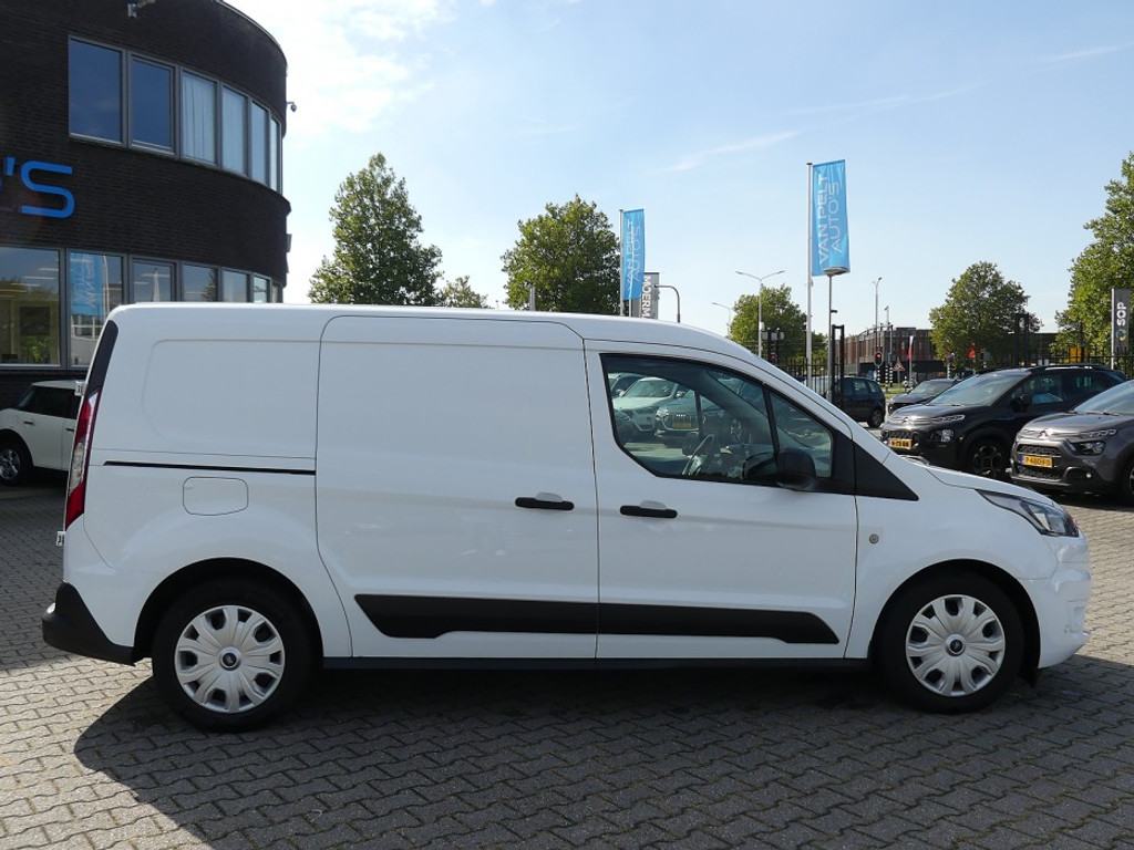 52843557-7.jpg