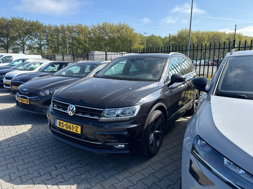 53032198