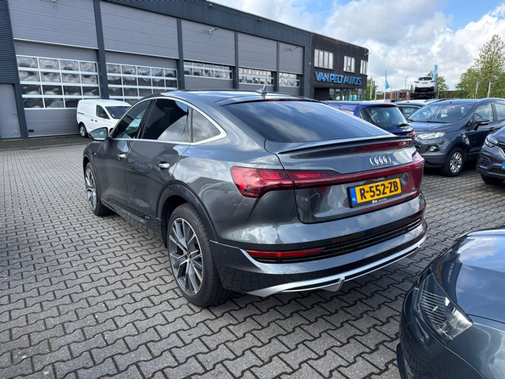 53499052-1.jpg