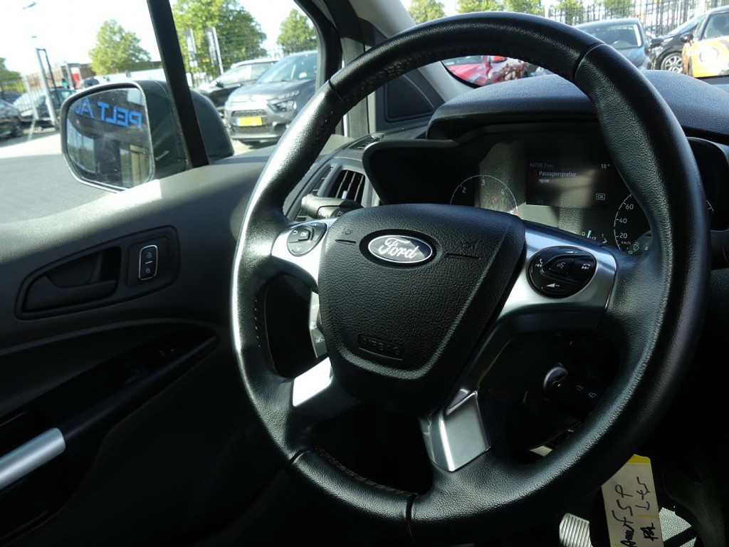 54391318-10.jpg