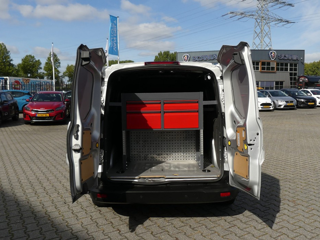54391318-4.jpg