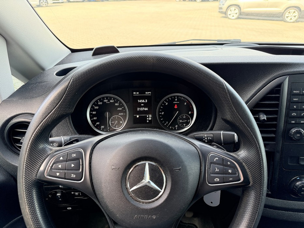 54687351-13.jpg