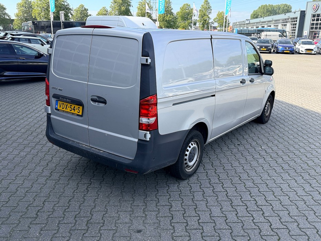 54687351-6.jpg