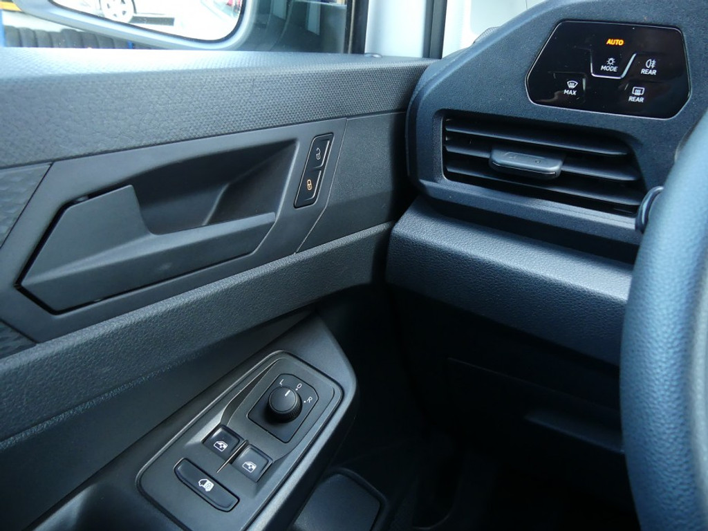 55399146-12.jpg