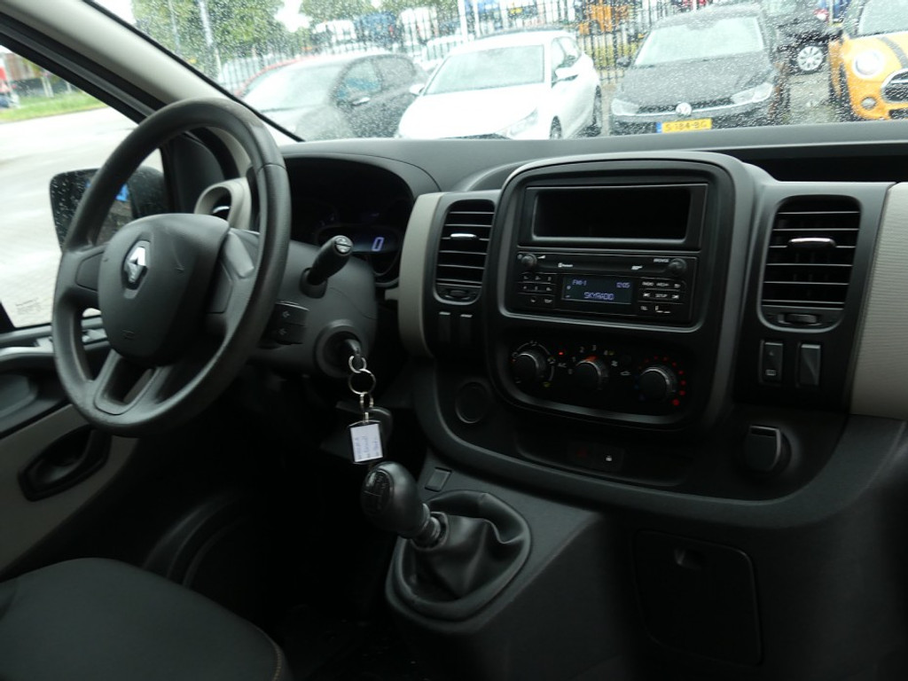 55451891-10.jpg