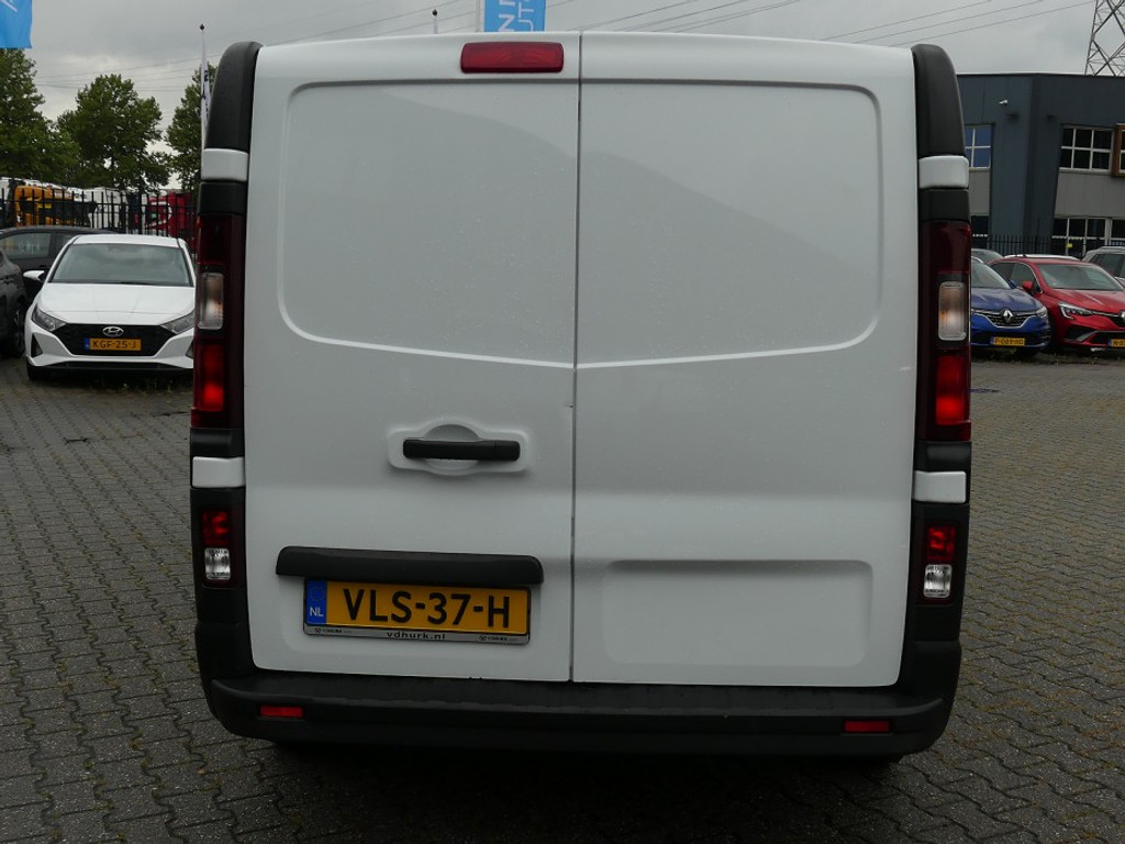 55451891-4.jpg