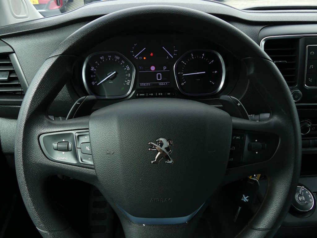 56760502-12.jpg